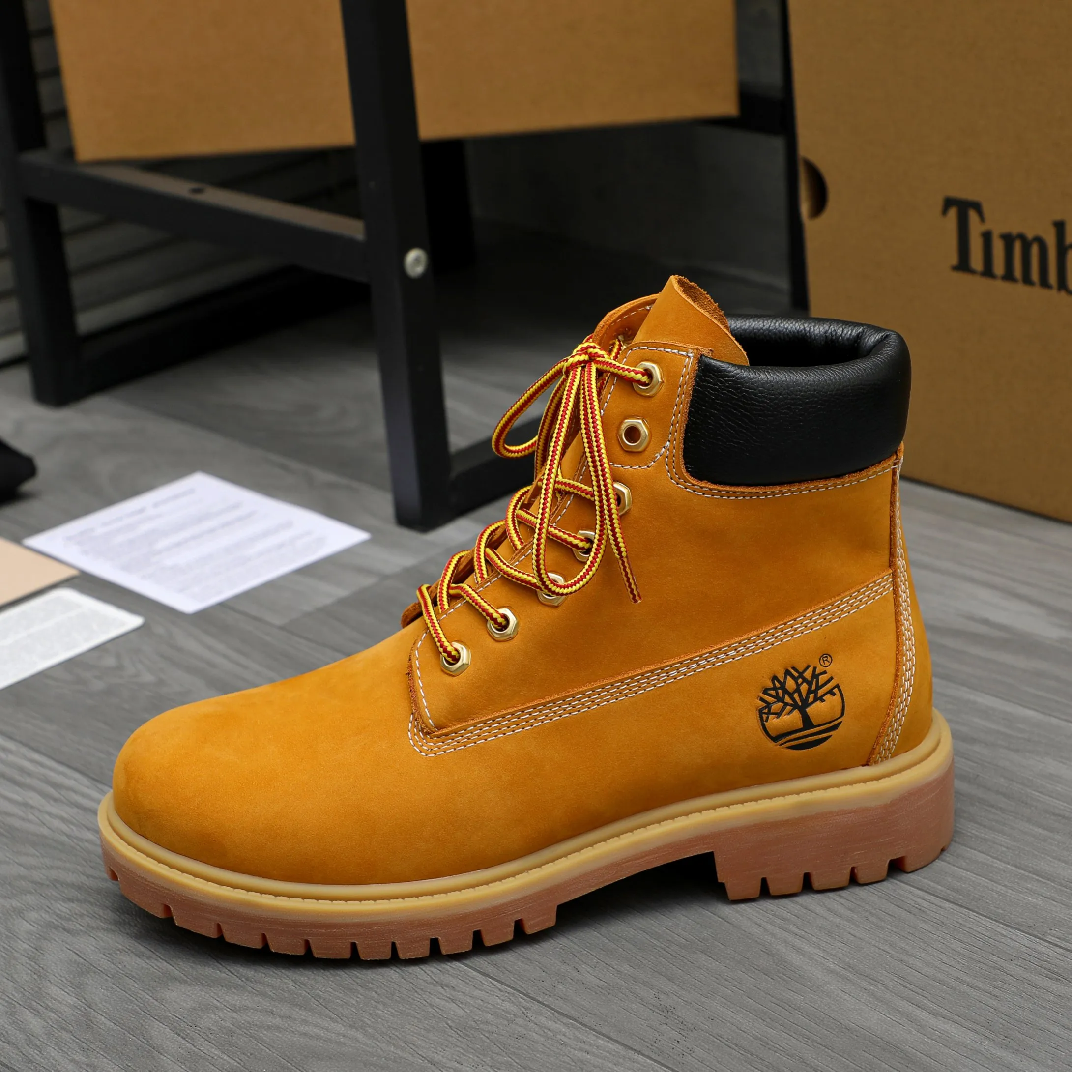 Men's shoes 💰p480 Product trademark: LV "Louis Vuitton" business lace-up high-top men's shoes Regular size: 38-44 Product material: Selected frosted cowhide upper, leather lining, original rubber outsole